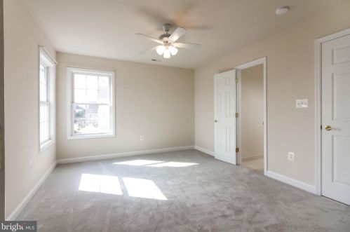 7337 Hooes Rd, Springfield VA  22152-3704 exterior