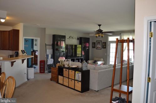 636 Timberlake Dr, Trenton NJ  08618-1473 exterior