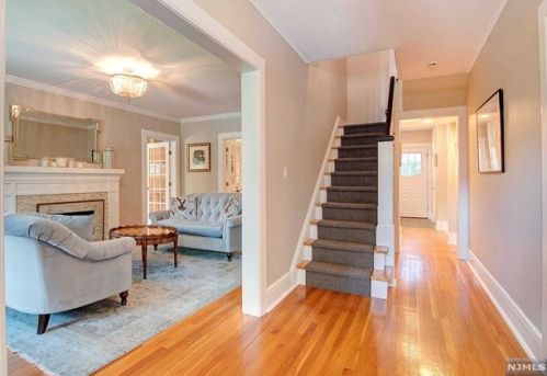 166 Claremont Rd, Ridgewood, NJ 07450-4111