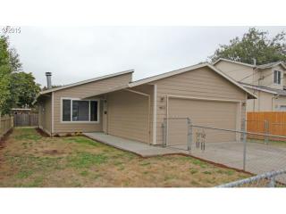 9833 Ivanhoe St, Portland, OR 97203-1417