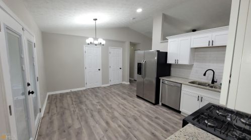 3260 Creekwood Dr, Rex GA  30273-2121 exterior