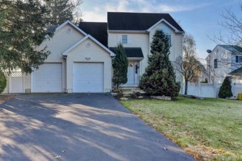 17 Valley Rd, Jackson Twp, NJ 08527-1825