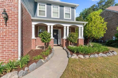 3450 Dalwood Dr, Suwanee GA  30024-6652 exterior