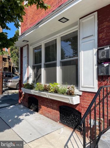 217 Walnut St, Lancaster PA  17602-2438 exterior