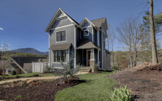 6046 Roycroft Dr, Roanoke, VA 24018-7606