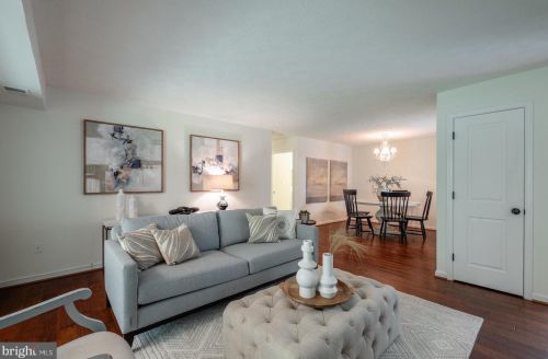 7676 Willow Point Dr, Falls Church, VA 22042-7532