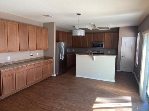 690 New Bridge Dr, Uhland TX  78640-5541 exterior