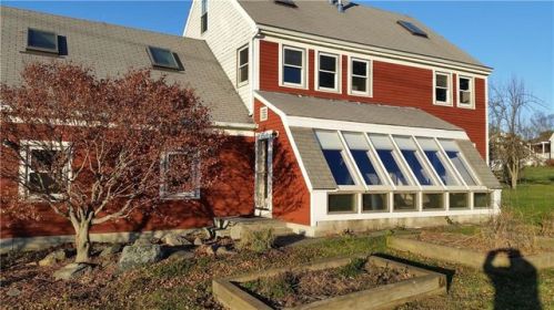 520 Oliphant Ln, Middletown, RI 02842-4600