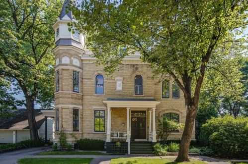59 Irvine Park, Saint Paul, MN 55102-2553