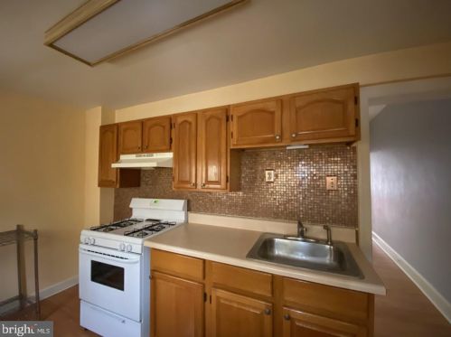 827 Livingston St, Philadelphia, PA 19125-3516