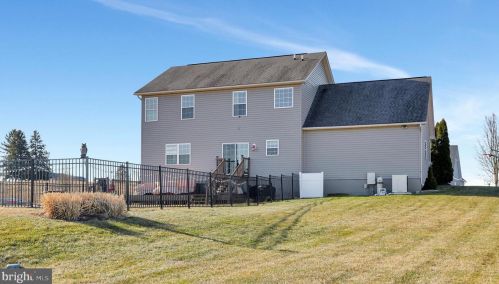 67 Tinning Ct, Hedgesville WV 25427-7367 exterior