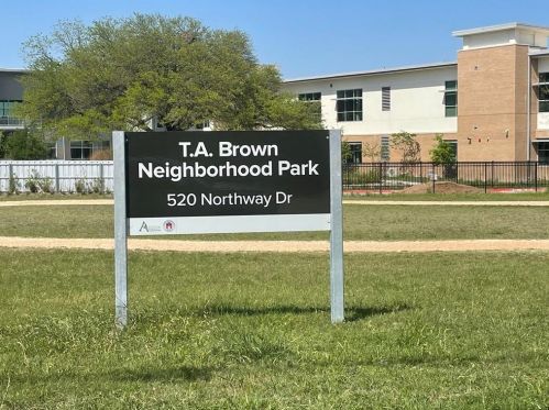 7607 Creston Ln, Austin TX  78752-1326 exterior