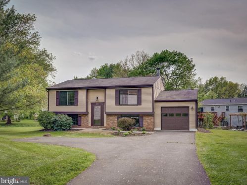 3016 Gatepost Ln, Herndon, VA 20171-2246