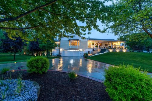 515 Clover Leaf Dr, Minneapolis, MN 55422-5110