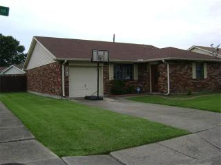 1212 Maplewood Dr, Harvey LA  70058-4350 exterior