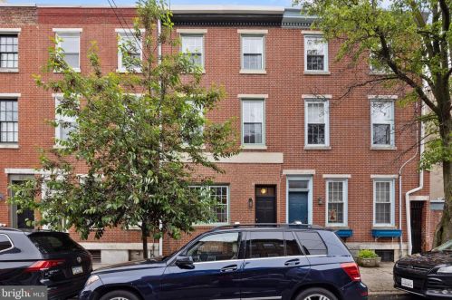 825 3rd St, Philadelphia, PA 19147-3327