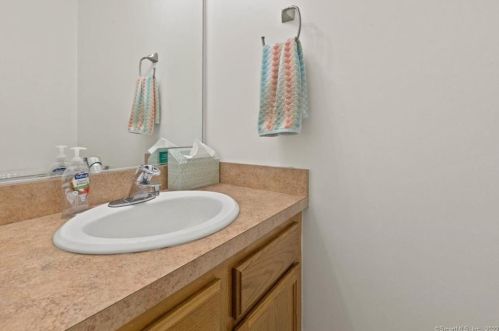 65 Wynd Ter, Middletown CT  06457-8729 exterior