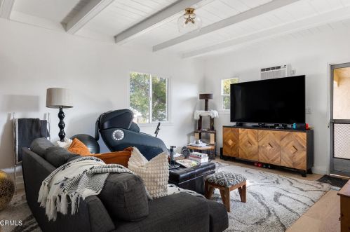 604 Hawthorne St, Glendale CA  91204-3105 exterior