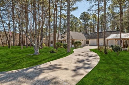 505 Cherokee Mills Dr, Holly Springs, GA 30189-5118
