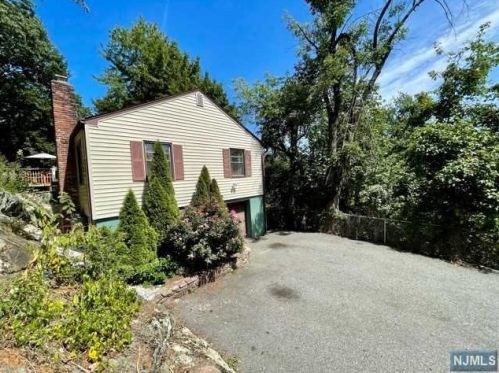 101 Union Ave, Bloomingdale, NJ 07403-1833