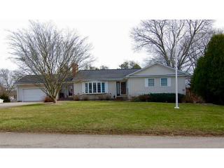 32 Edgewood Ave, Westerly, RI 02891-2937