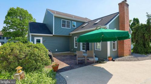 1809 Krystle Dr, Lancaster PA  17602-4143 exterior