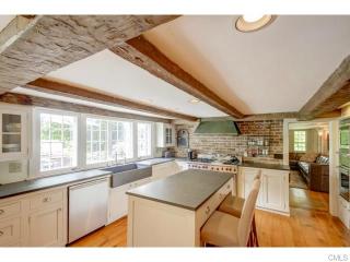 109 Cannon Rd, Wilton CT  06897-2620 exterior