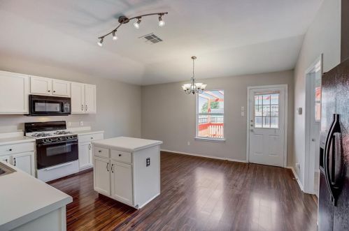 298 Spg Br Loop, Uhland TX 78640-5366 exterior