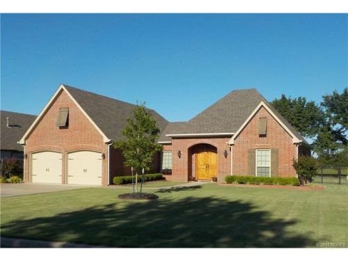 3807 Club View Dr, Muskogee, OK 74403-1732