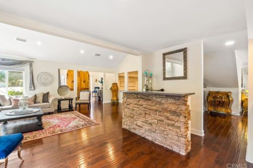 370 Yorkshire Cir, Anaheim CA 92808-1313 exterior