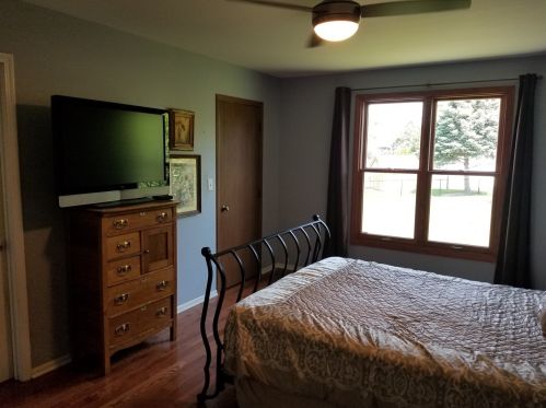 1215 Evergreen Dr, Carol Stream, IL 60188-3307