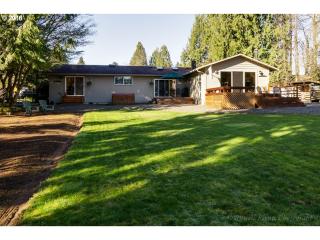 8740 Mayberry Ln, Happy Valley, OR 97009-9767