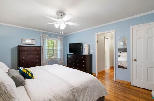 438 Hilderbrand Dr, Atlanta GA  30328-4124 exterior