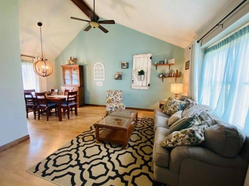 1115 Windridge Dr, Bull Valley, IL 60014-8362
