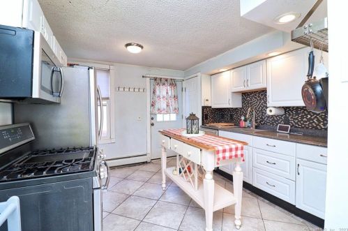 68 Washington Ave, Torrington CT  06790-5166 exterior