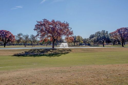4014 Ridglea Country Club Dr, Fort Worth TX  76126-2331 exterior