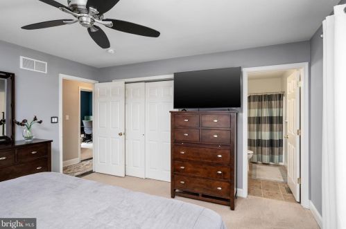 80 Clearview Ave, Trenton NJ  08619-1216 exterior