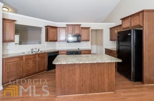 5438 Woodstream Ct, Gainesville, GA 30507-8142