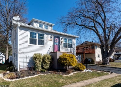 144 Hart St, Clark, NJ 07066-2551