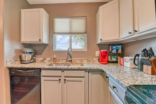 3106 Gem Dr, Pueblo, CO 81005-3819