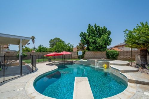 11421 Rancho Del Oro Dr, Riverside CA  92505-3582 exterior