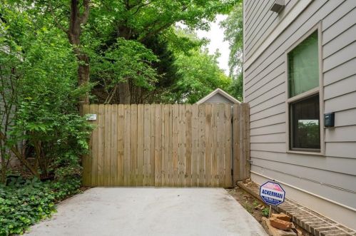 52 Candler Rd, Atlanta GA  30317-3005 exterior
