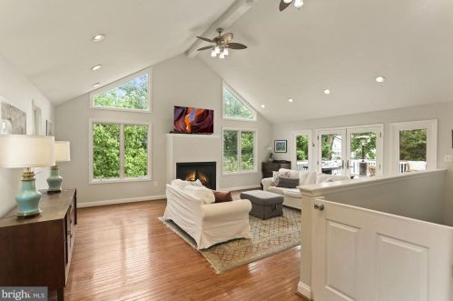 7300 Woodley Pl, Falls Church, VA 22046-2715
