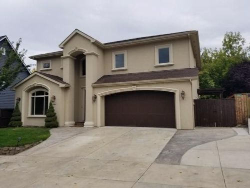 4491 Wolf Run Dr, Medford OR  97504-9684 exterior