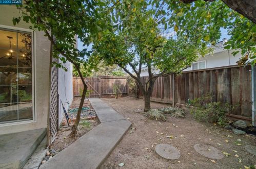 4566 Lincoln Dr, Concord CA  94521-1332 exterior