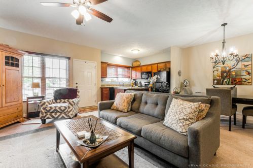 587 Stonegate Dr, Sycamore IL  60178-8907 exterior