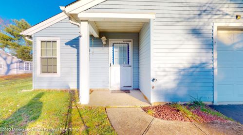 13 Lancaster Ct, Lacey, NJ 08731-5657