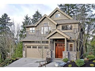2173 Stoney Creek Dr, Bellevue, WA 98027-8672