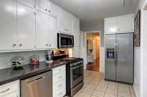 4633 Selkirk Dr, Fort Worth TX  76109-5243 exterior