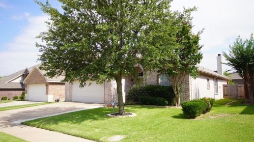 5813 Fathom Dr, Fort Worth TX  76135-7014 exterior